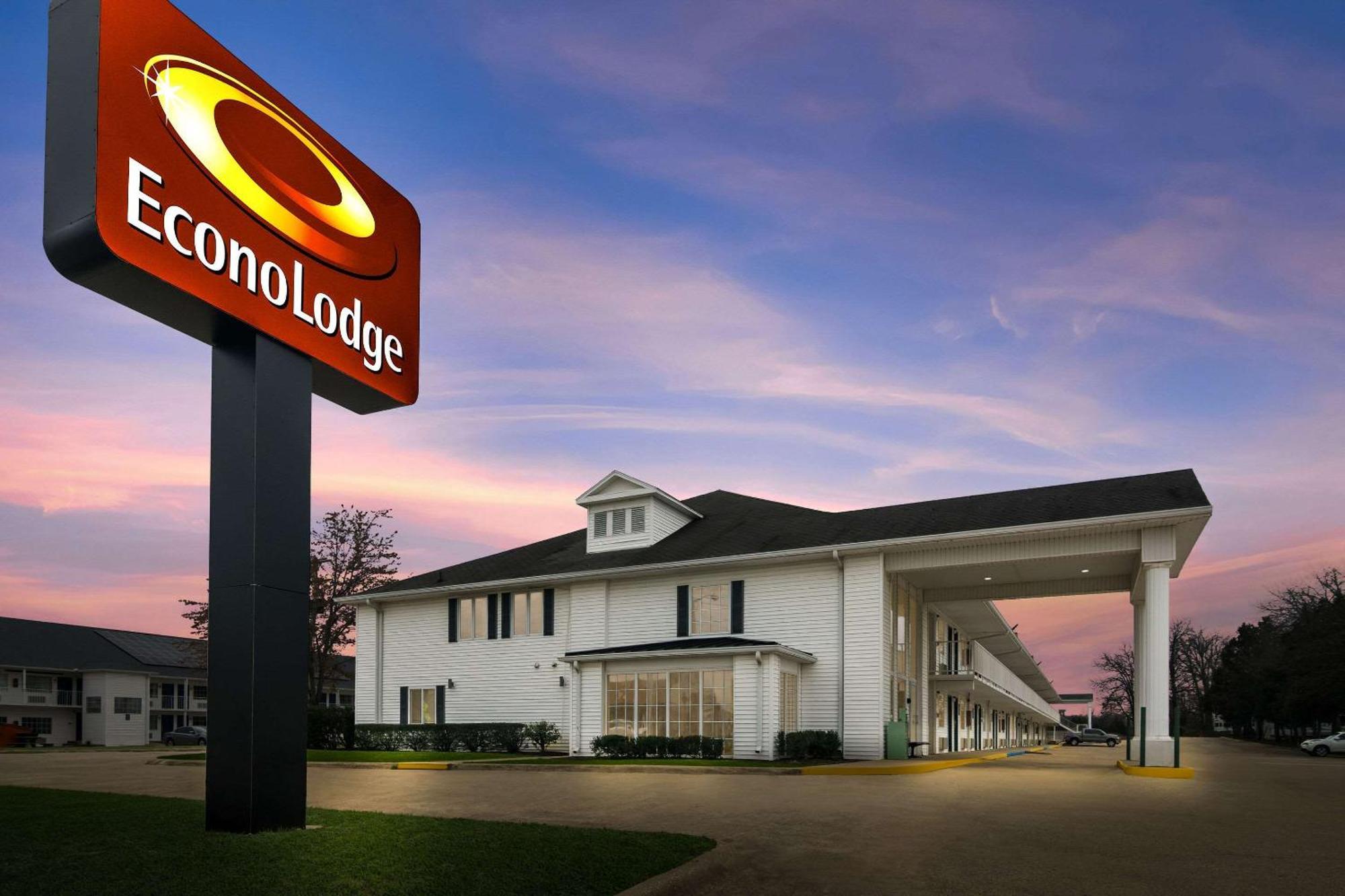 Econo Lodge Branson Theater District Exterior photo